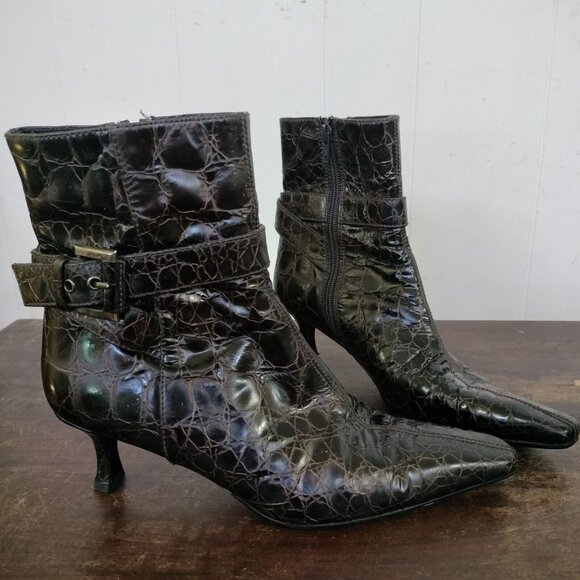 STUART WEITZMAN 7.5M Croc Patent Leather Ankle Booties Pointed Toe Kitten Heels - Picture 1 of 12